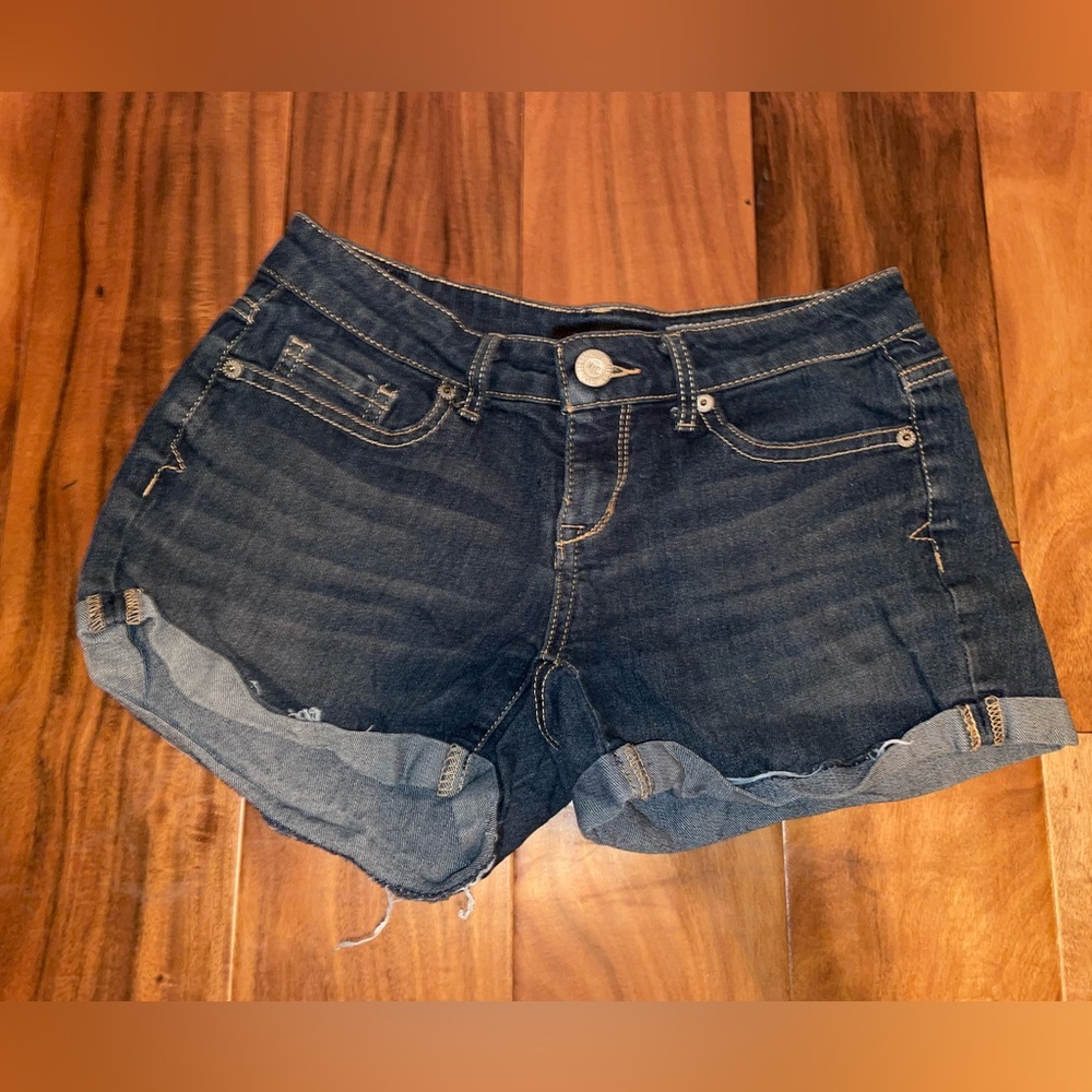 Aeropostale Jean shorts
Size 0